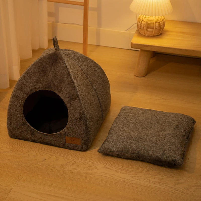 Casa de cama para gatos com tapete aconchegante, ideal para dias frios