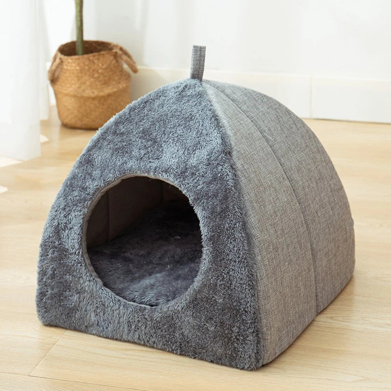 Casa de cama para gatos com tapete aconchegante, ideal para dias frios