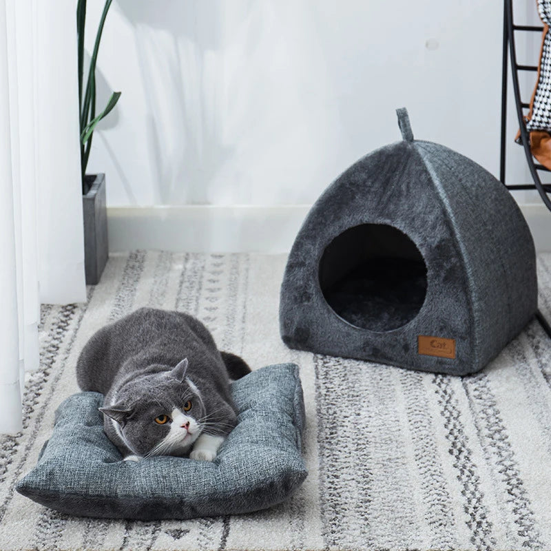 Casa de cama para gatos com tapete aconchegante, ideal para dias frios