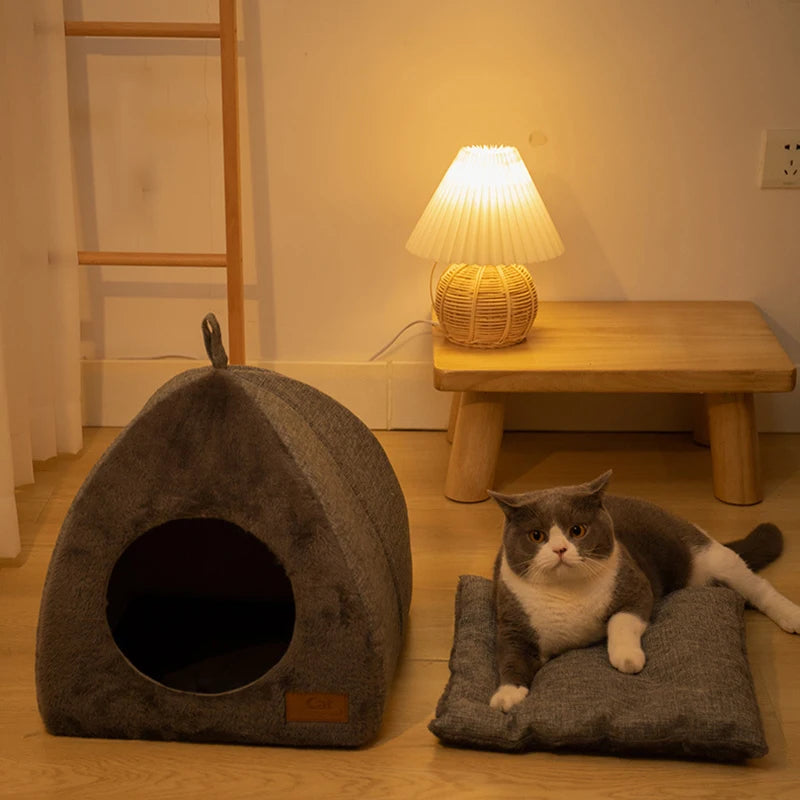 Casa de cama para gatos com tapete aconchegante, ideal para dias frios